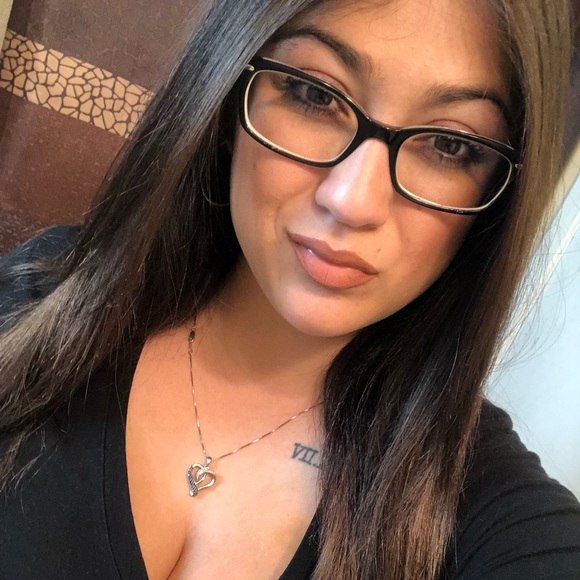 Meet your Posher, Vanessa - Picture 1 of 1